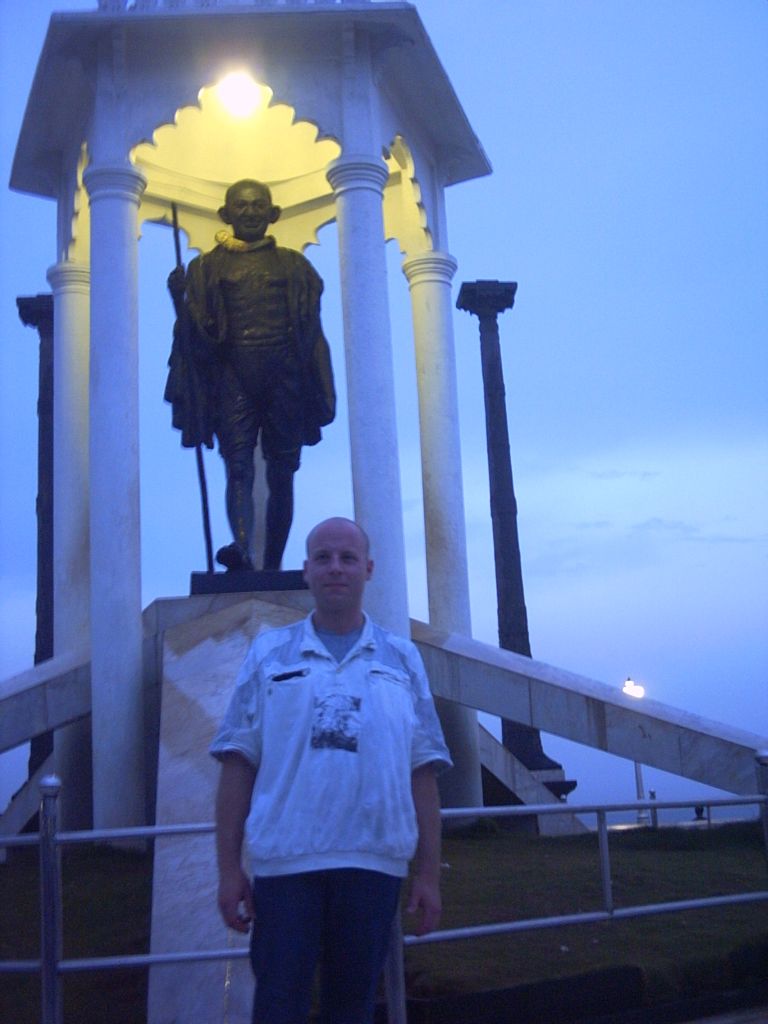 SEBAF IT Seb in India 2004 Ghandi-Statue